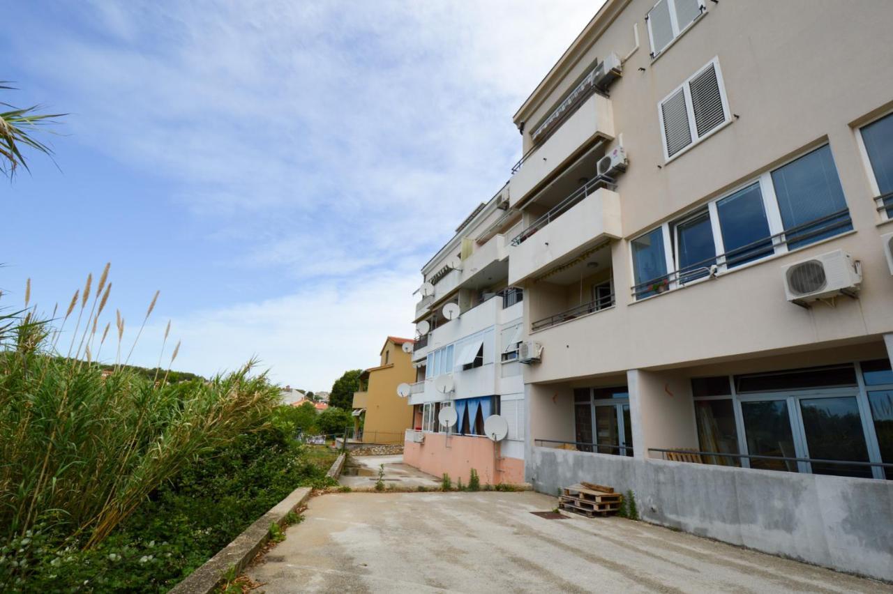 Lungo Mare Apartment Pula Luaran gambar